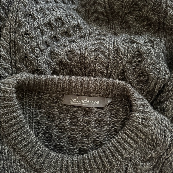 Charcoal gray genuine Irish wool sweater 🖤 - Picture 3 of 3